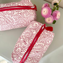 Load image into Gallery viewer, Pink Leaves Handblock Quilted Washbag
